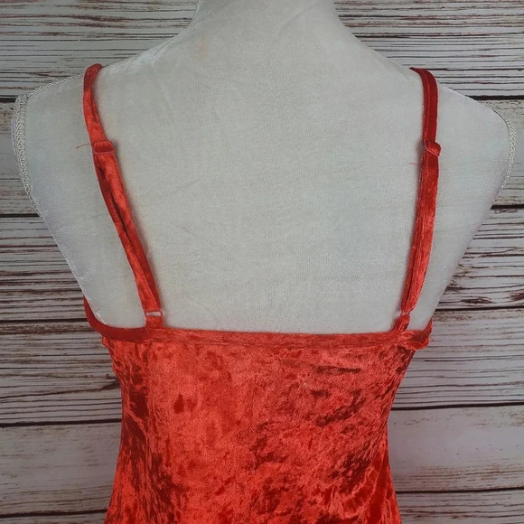 Juicy by Juicy Couture L-XL Firey Red Crushed Velvet 2-Pc Robe & Matching Gown - Picture 6 of 12